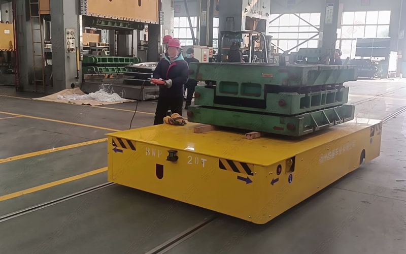 無軌電動平車采用差速轉向機構和采用舵輪轉向機構的區別